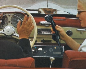 Mercedes 190SL mit Telefunken 160E11 Autotelefon